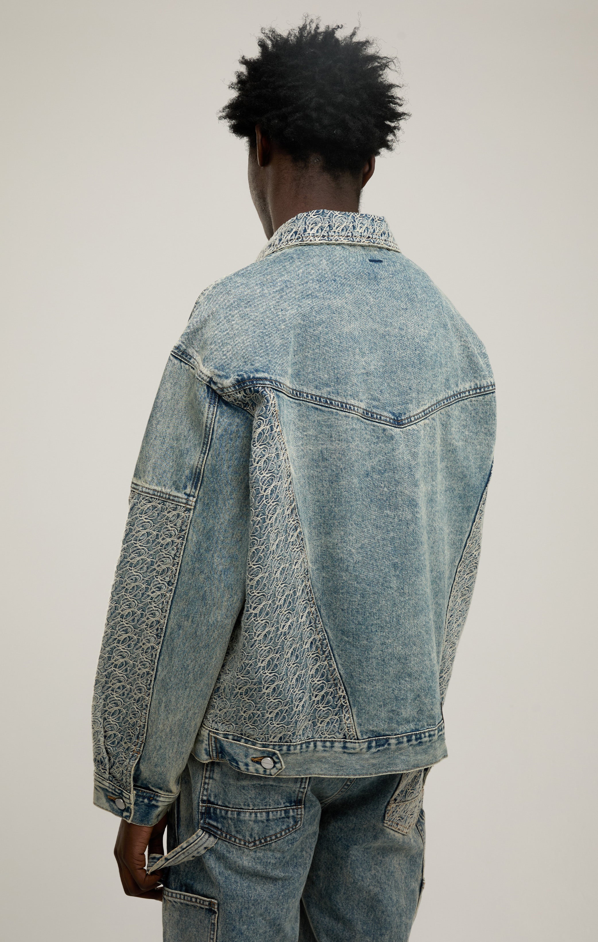 SIGNATURE STITCH DENIM JACKET