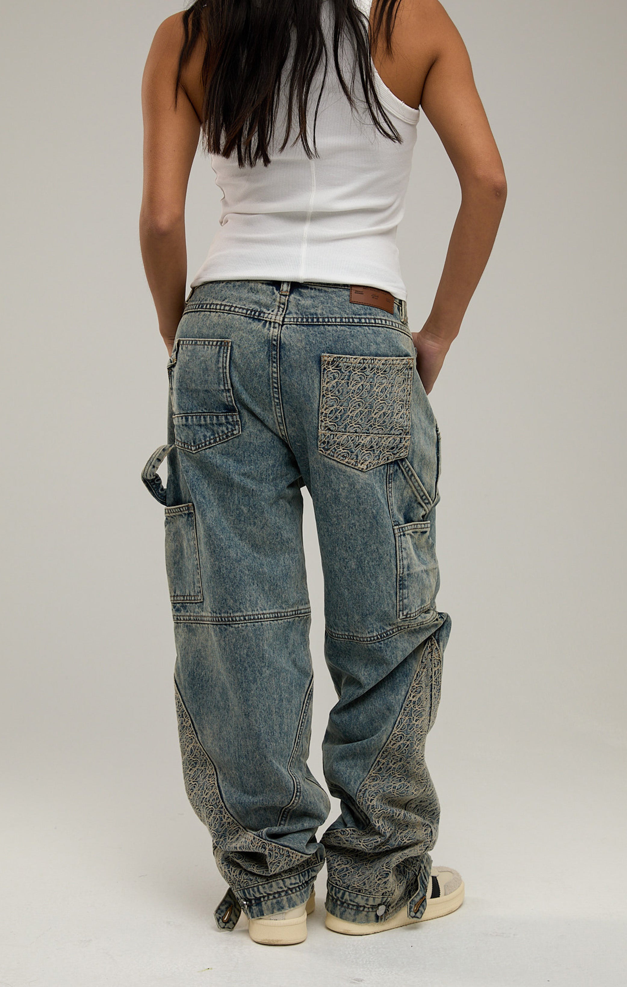 SIGNATURE STITCH DENIM JEANS