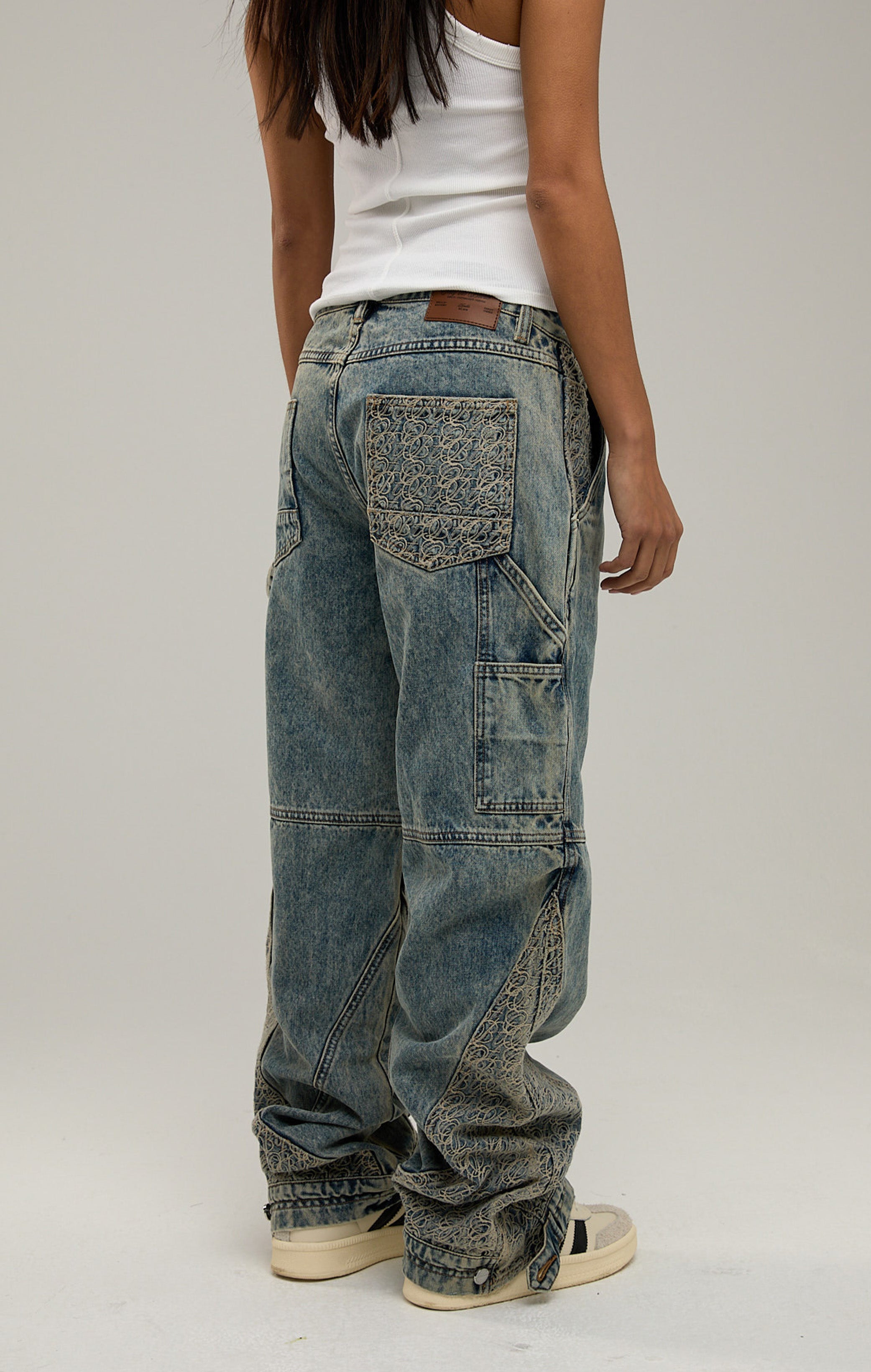 SIGNATURE STITCH DENIM JEANS