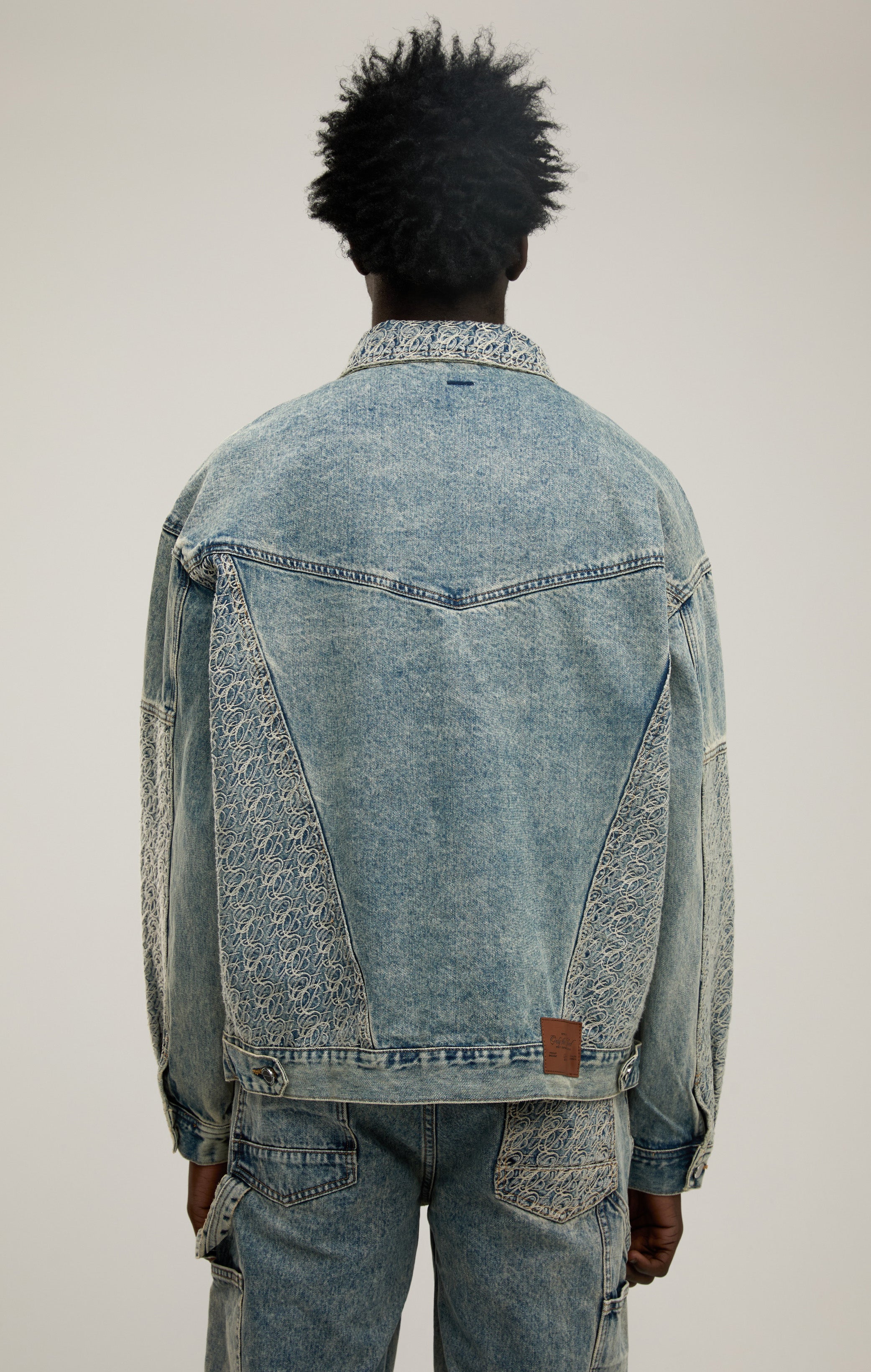 SIGNATURE STITCH DENIM JACKET