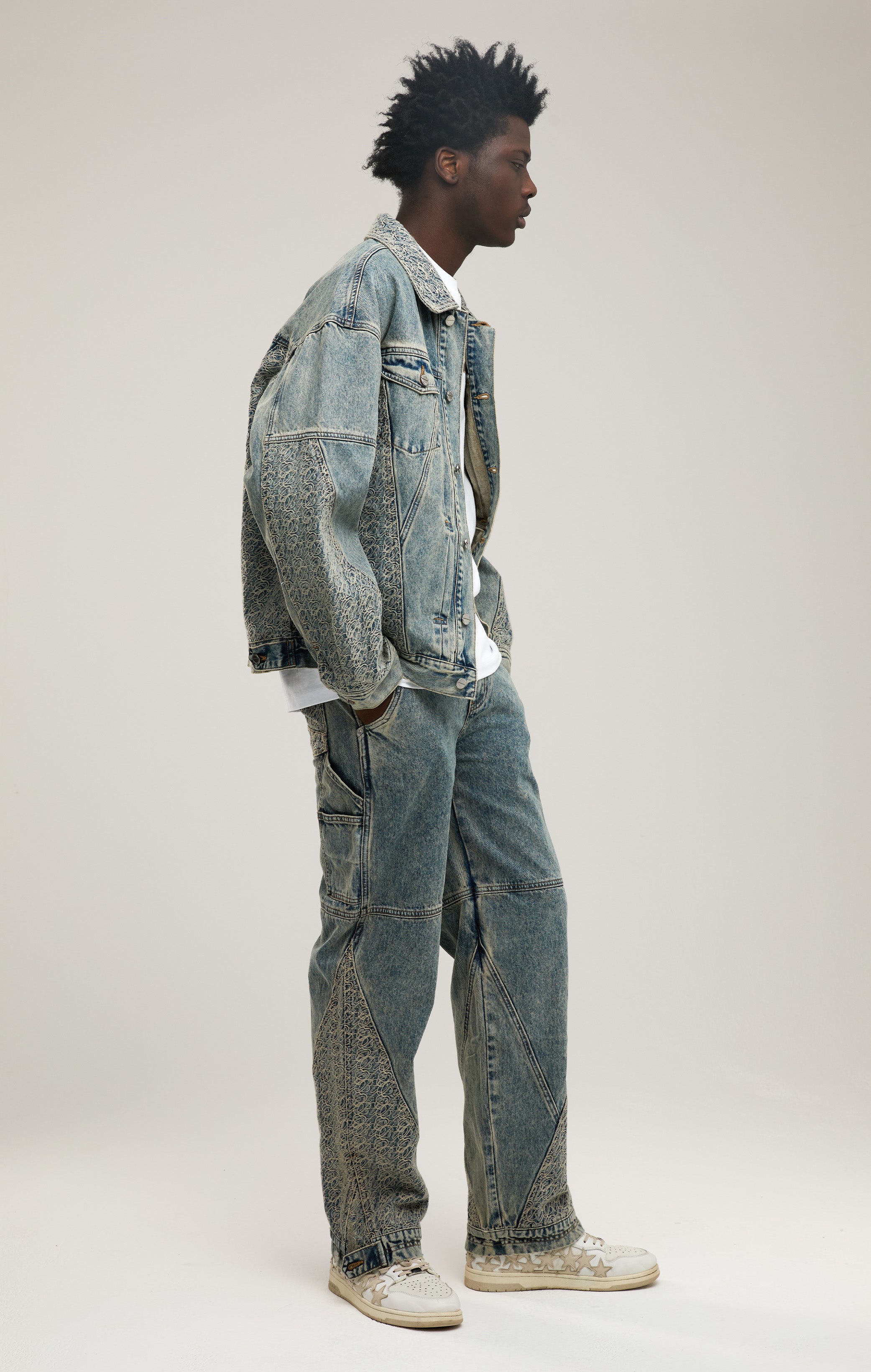 SIGNATURE STITCH DENIM JEANS