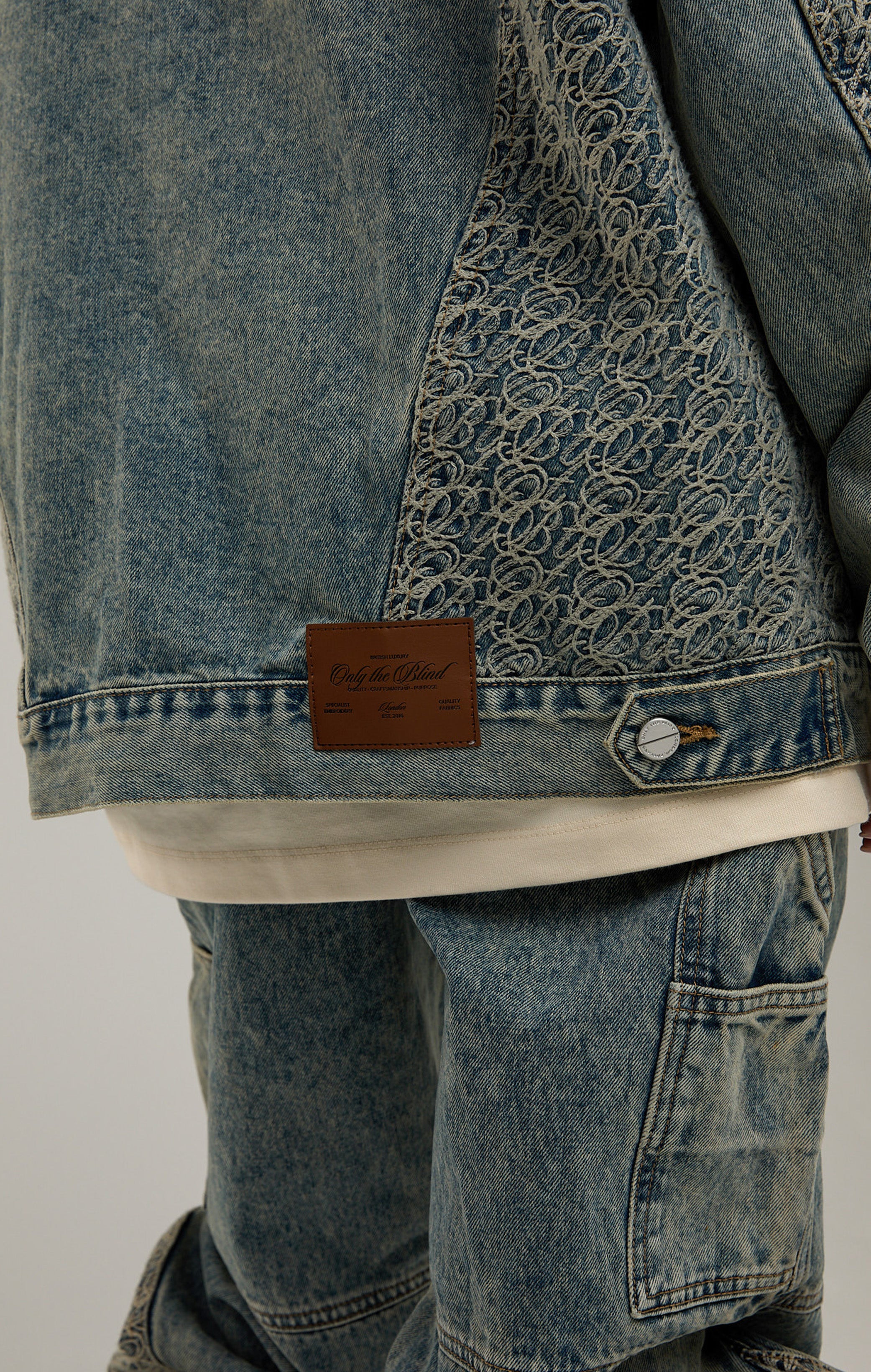 SIGNATURE STITCH DENIM JACKET