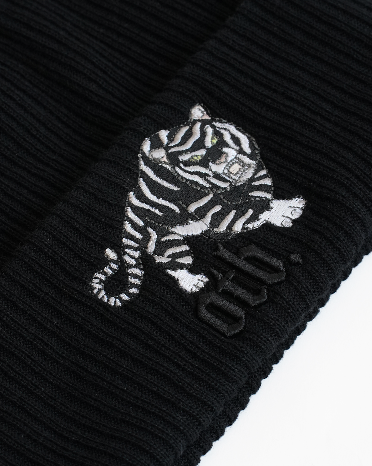 Black Tiger Beanie Hat - ONLY THE BLIND™