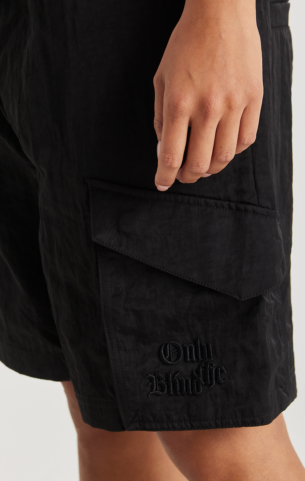 MIDNIGHT CRINKLE CARGO SHORT